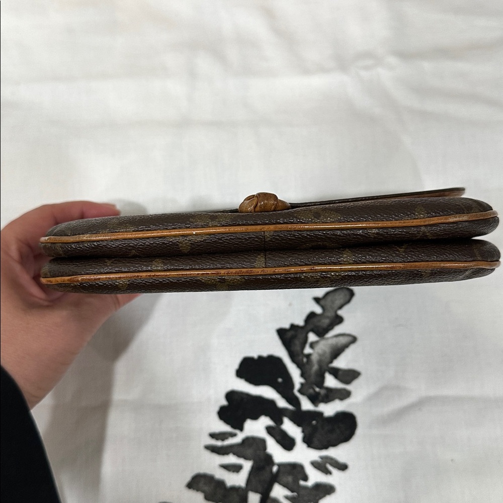 Louis Vuitton Brown Monogram Clutch - Picture 3 of 8